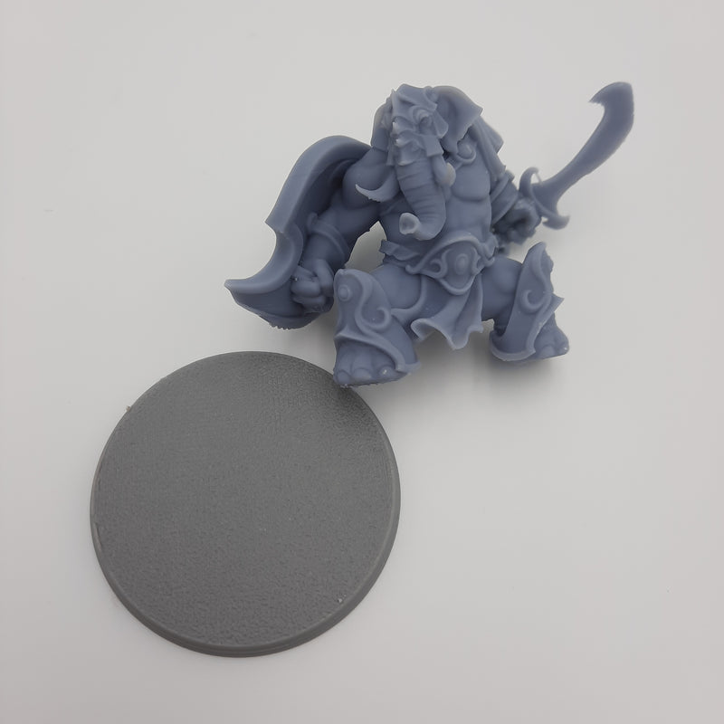 Figurine miniature - Hommes-Éléphants - Elephantfolks - (8 classes différentes) - DnD - Gris/Non peint