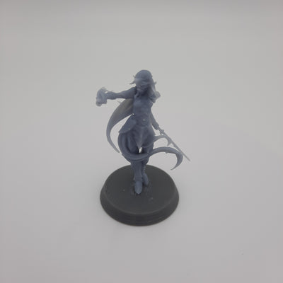 Figurine miniature - Persécutrice - DnD - Gris/Non peint