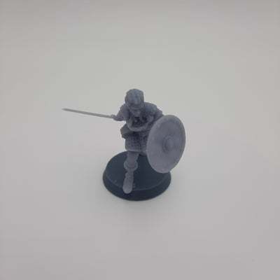 Miniature viking figurine - Lagertha the Angel of Death - Shieldmaiden - DnD - Fate of the Norns - Grey/Unpainted