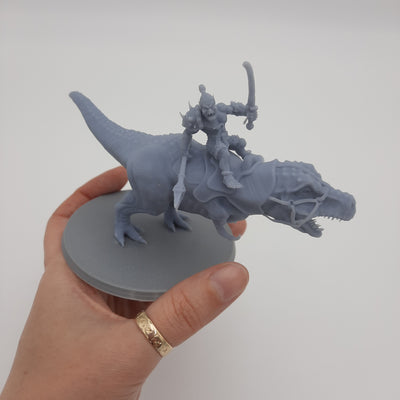 Figurine Miniature - Orc chevauchant un T-rex - DnD - Gris/Non Peint