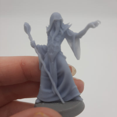 Figurine miniature - Flagelleur mental avec bâton (Mind Flayer) - DnD - Gris/Non peint