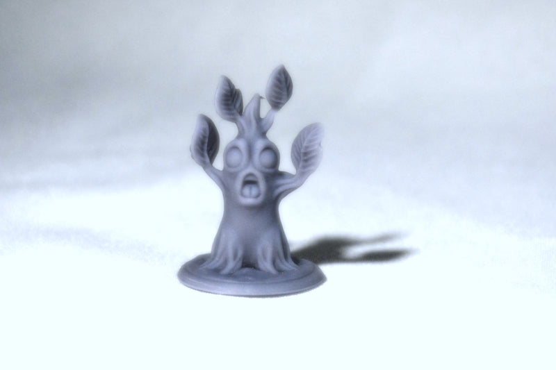 Figurine miniature - Sylvanien, jeune surpris (Treant) - DnD - Gris/Non peint