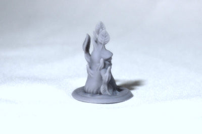 Figurine Miniature - Sylvanien, jeune fâché (Treant) - DnD - Gris/Non peint