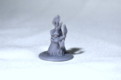 Figurine Miniature - Sylvanien, jeune fâché (Treant) - DnD - Gris/Non peint