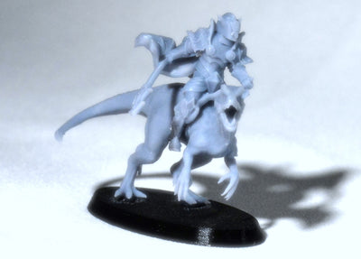 Figurine miniature - Orc chevauchant un vélociraptor - DnD - Gris/Non peint